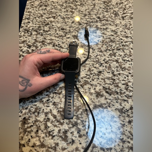 Fitbit Versa - Picture 11 of 12